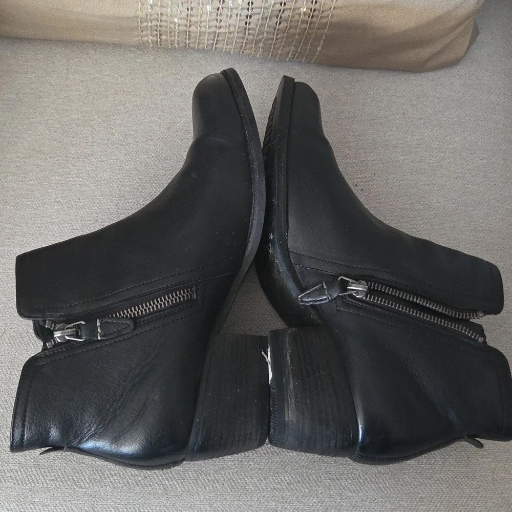 Clarks Black Leather Ankle Booties - 8.5 - Picture 4 of 9